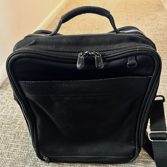 Briggs & Riley Other - Briggs & Riley Vertical Laptop Bag
